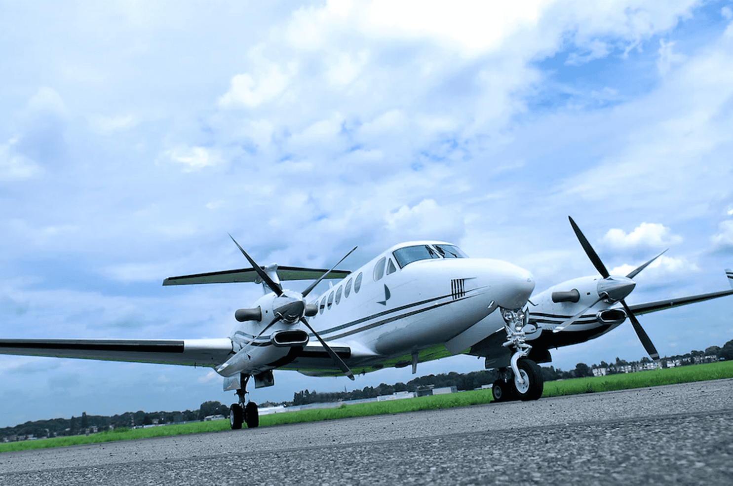 Beechcraft King Air 200 - Image 2